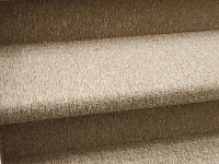 Укладка ковролина на ступени